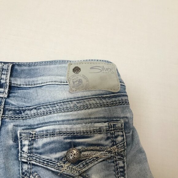 Silver - Tuesday light wash boyfriend Jean Short - Size 25 - Picture 4 of 8